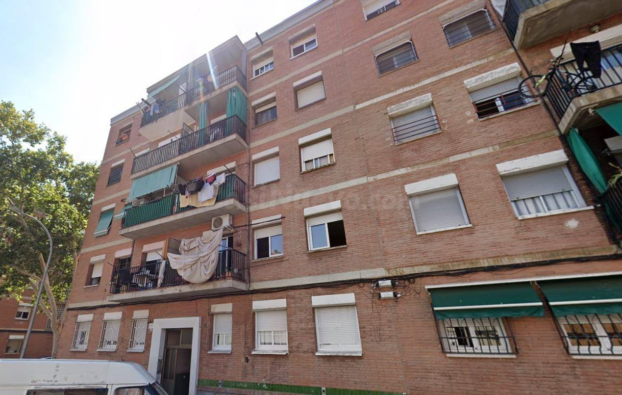 PISO OKUPADO EN VENTA EN Ramon Jove de SABADELL (Barcelona). - foto 2