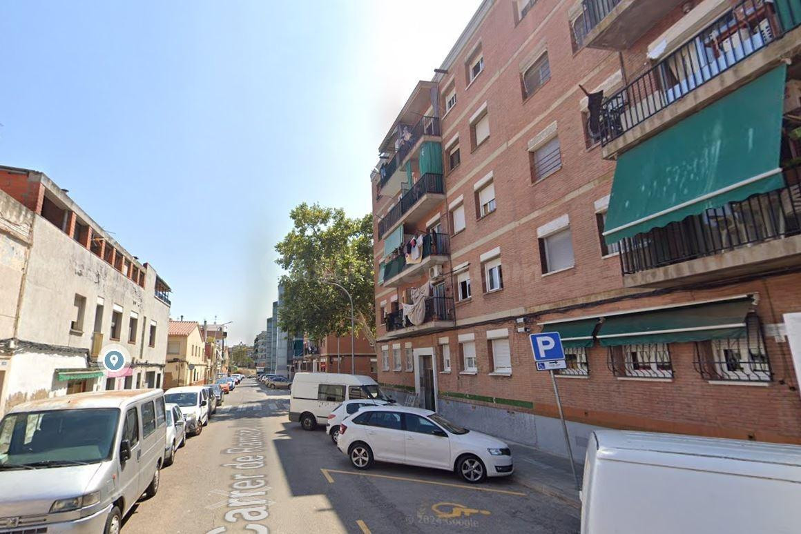 PISO OKUPADO EN VENTA EN Ramon Jove de SABADELL (Barcelona). - foto 3