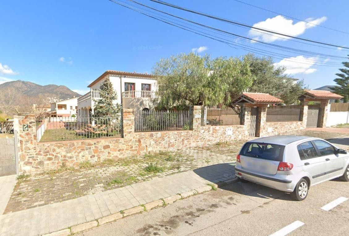 SE VENDE CASA OKUPADA EN ROSES (GIRONA)