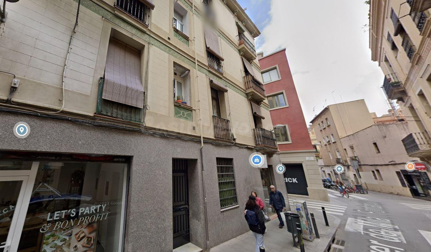 SE VENDE LOCAL OKUPADO EN Calle Mila Fontanals 28 de SANTA C - foto 3