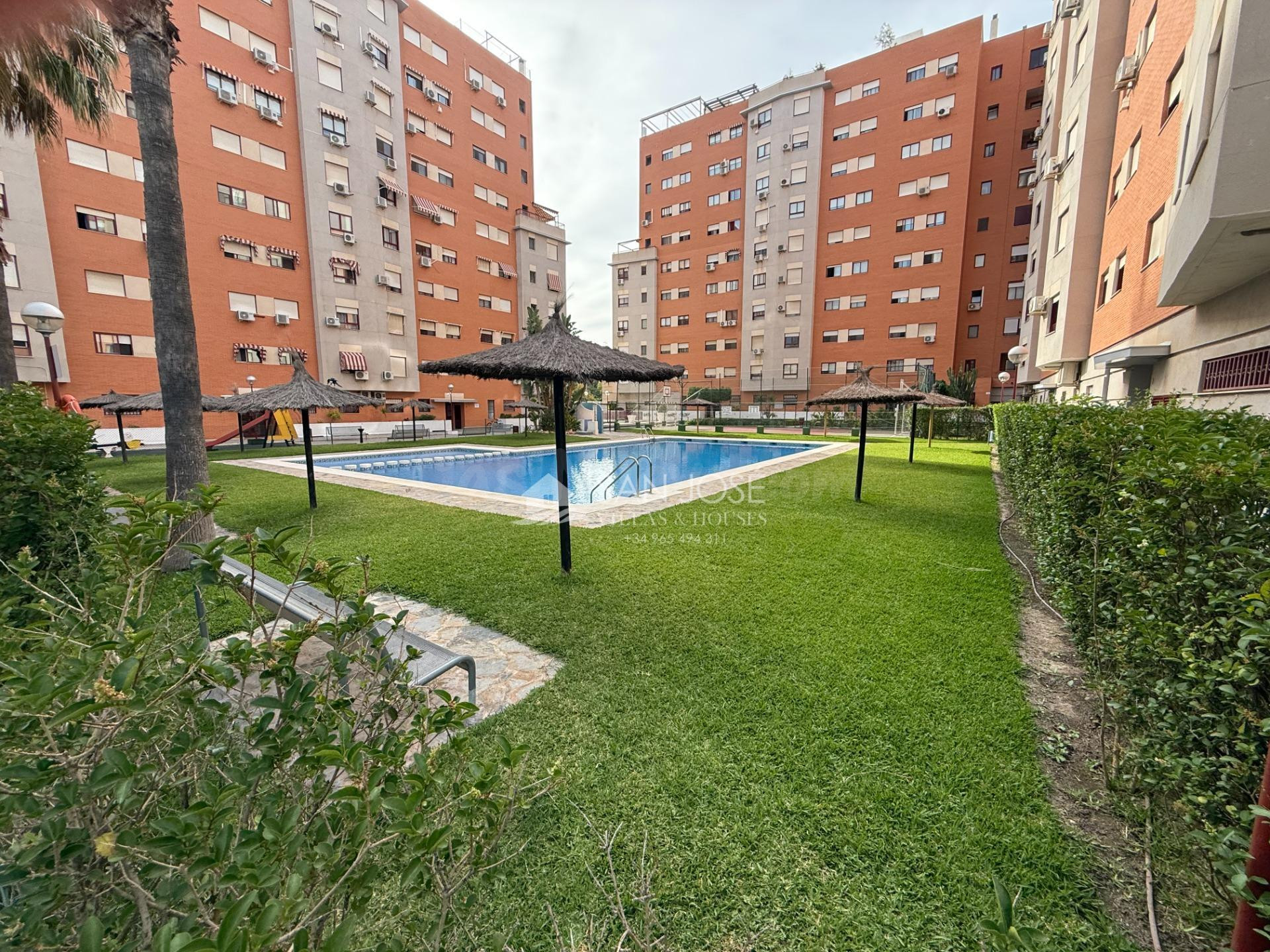 SE VENDE PISO EN ALICANTE AVDA. DEP. MIRIAM BLASCO RESIDENCI