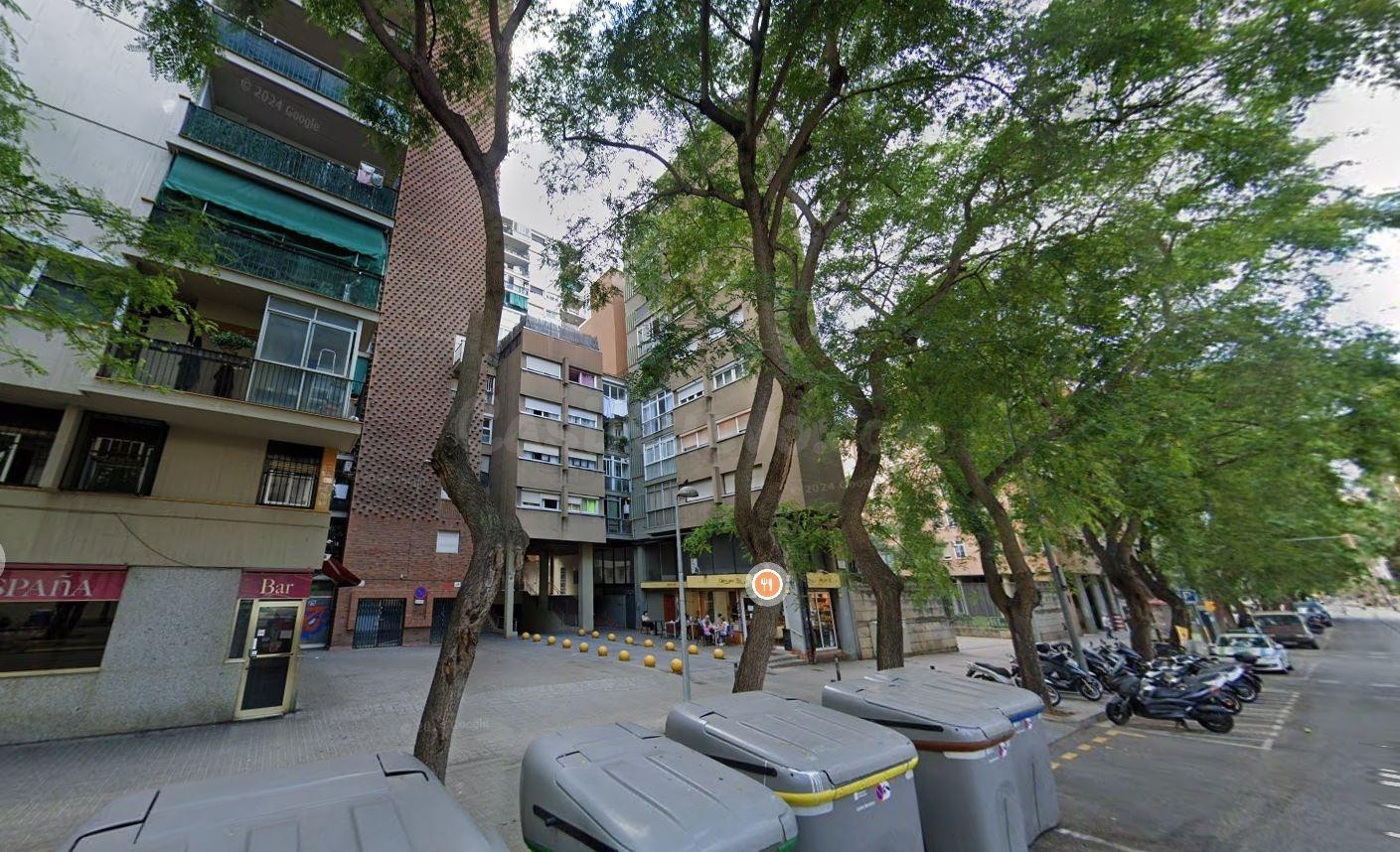 SE VENDE PISO OKUPADO EN C/MINERIA 24 (BARCELONA) - foto 3