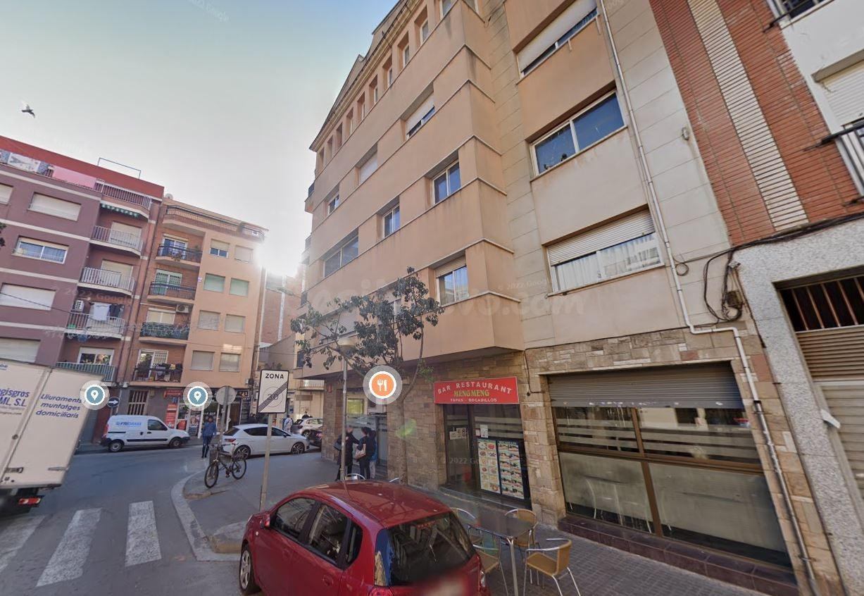 Se vende piso OKUPADO en badalona - foto 3
