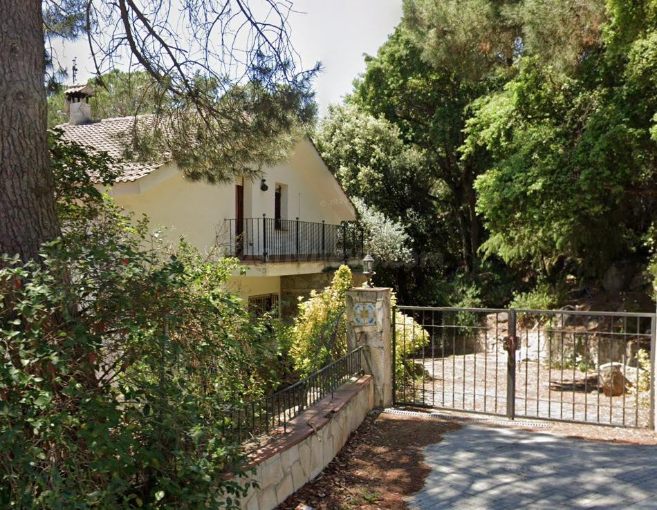 Se vende chalet OKUPADO en Urbanización Can Canyamars 199 de