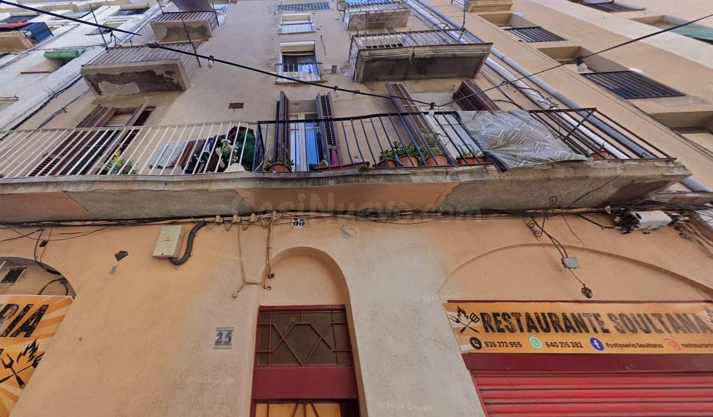 Se vende piso OKUPADO en Manresa (Barcelona). - foto 2