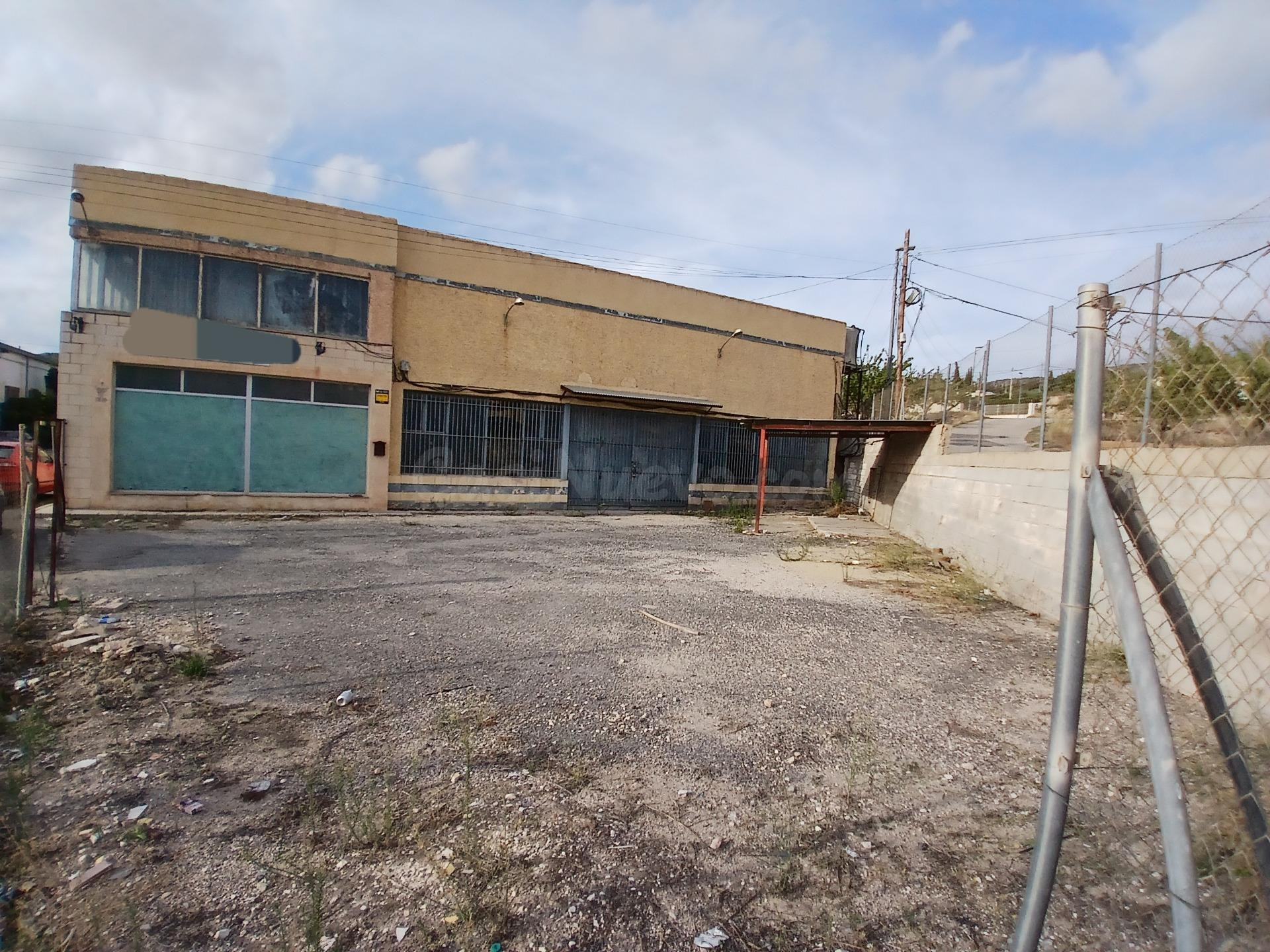 ¡¡ NAVE CON GRAN APARCAMIENTO EN LA ALGUEÑA !!