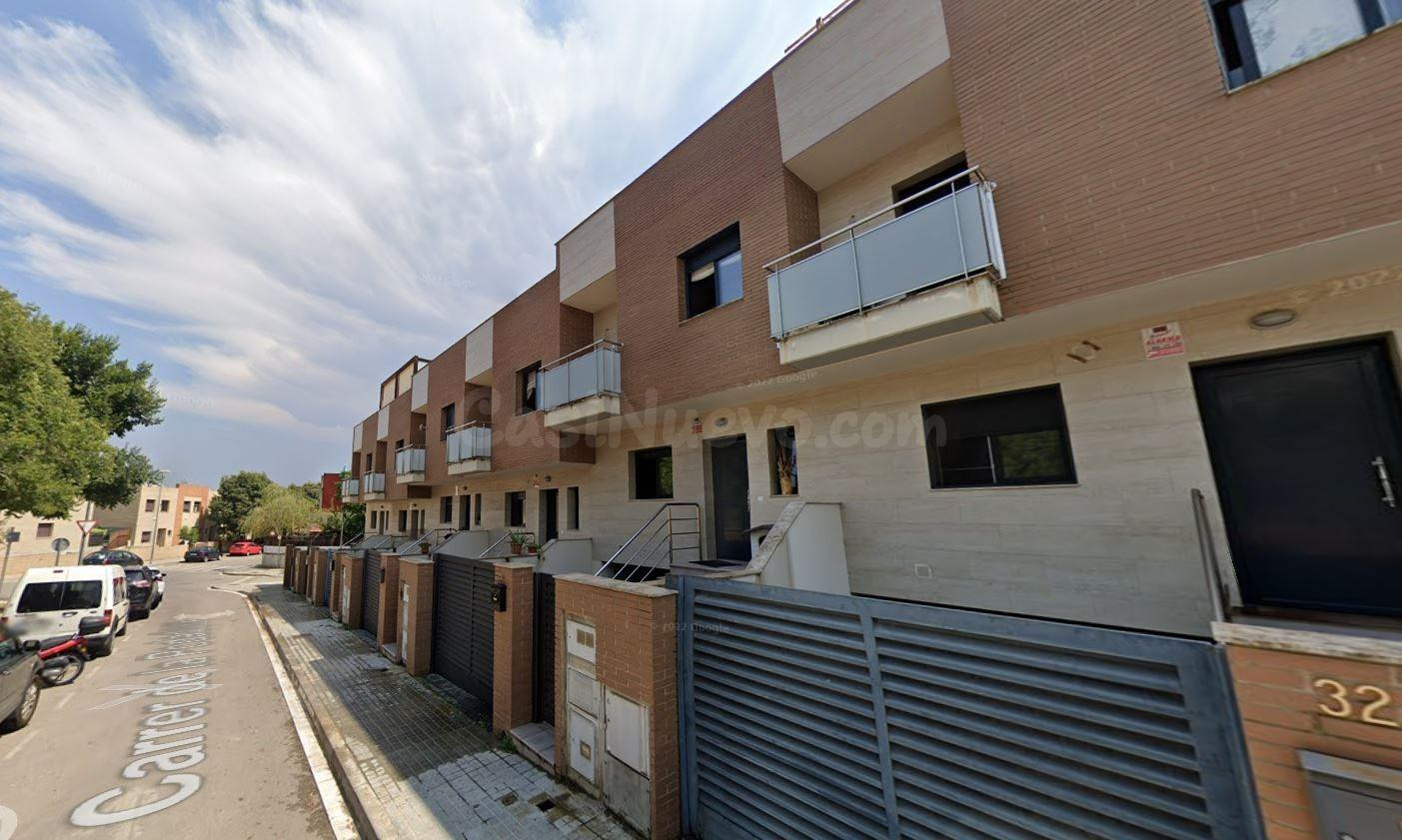Se vende casa adosada OKUPADO Vilanova i la Geltrú (Barcelon - foto 2