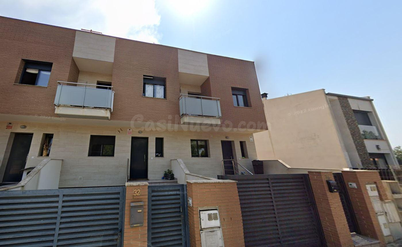 Se vende casa adosada OKUPADO Vilanova i la Geltrú (Barcelon - foto 3