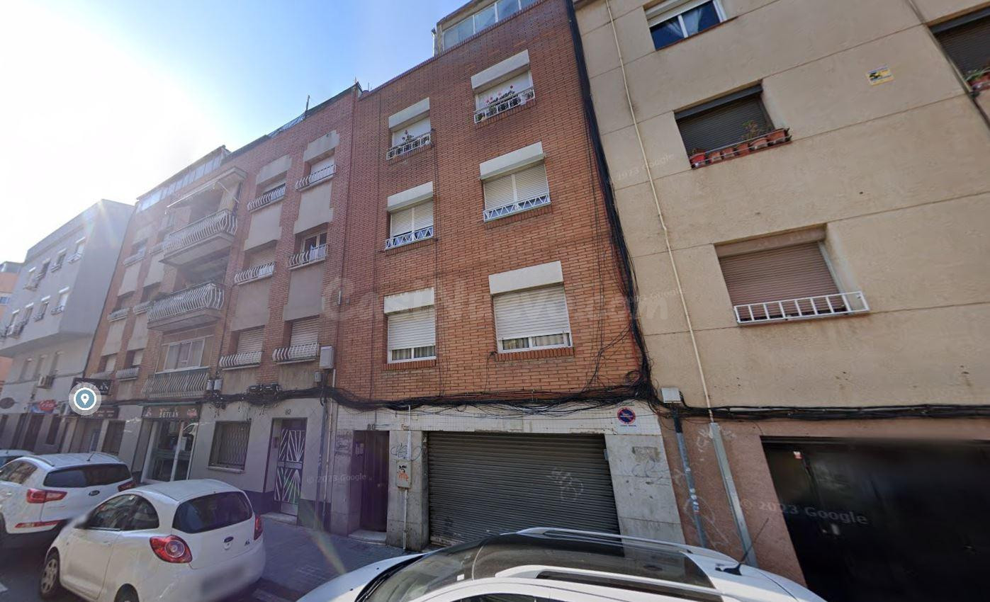 Se vende piso OKUPADO en Santa Coloma de Gramenet (Barcelona
