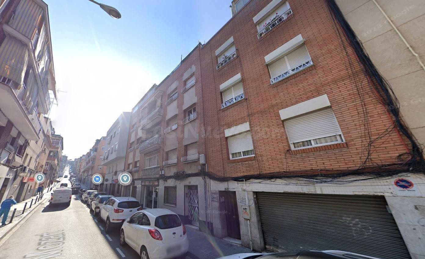 Se vende piso OKUPADO en Santa Coloma de Gramenet (Barcelona - foto 2