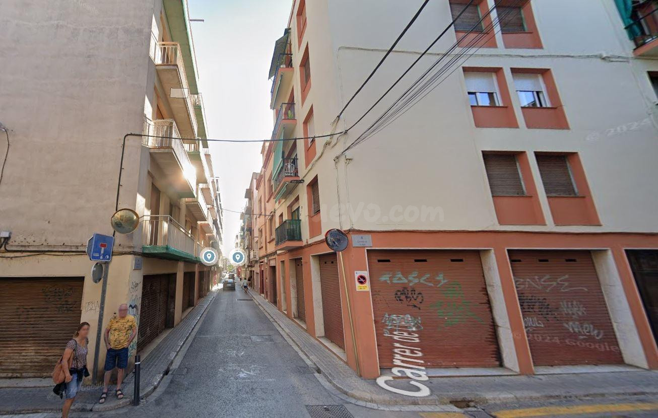 Se vende piso OKUPADO en Vilanova i la Geltrú (Barcelona).