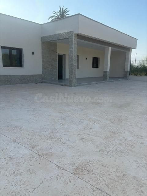 ¡Tu hogar ideal a un paso de la ciudad! Espectacular chalet  - foto 2