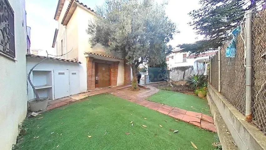 Se vende chalet OKUPADO en Vilassar de Dalt (Barcelona)
