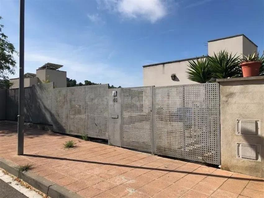 Se vende CASA OKUPADA en Turó de Sant Pere de Ribes (Barcelo