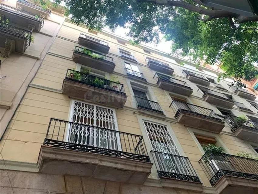 Se vende piso OKUPADO en Barcelona (Barcelona)