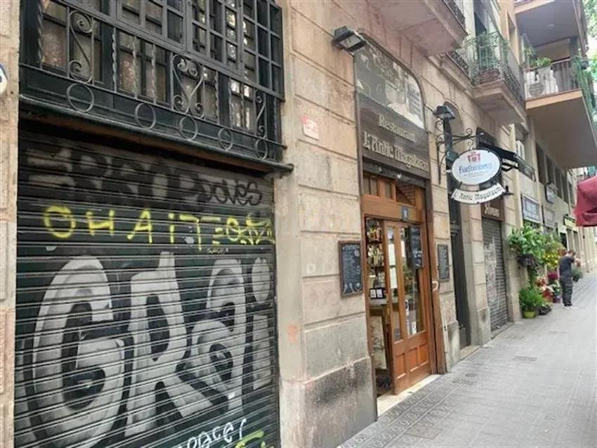 Se vende piso OKUPADO en Barcelona (Barcelona) - foto 2