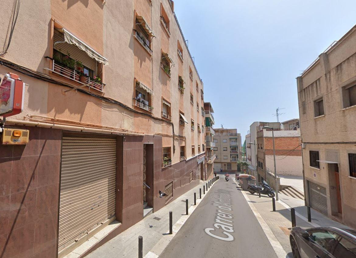 Se vende Piso OKUPADO en Calle Antoni Botey Badalona, (Barce - foto 3