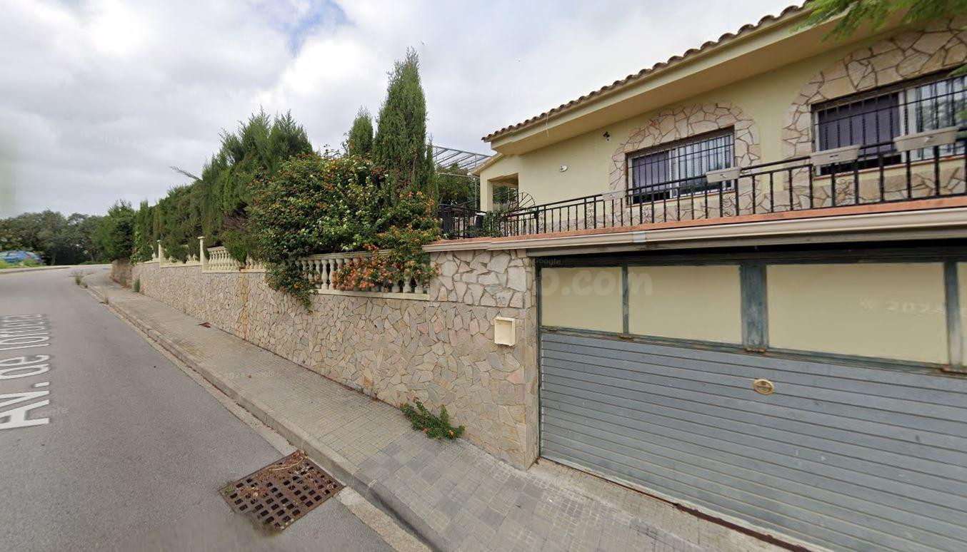 Se vende casa OKUPADA en Avenida de Tordera 14 en Tordera (B - foto 2