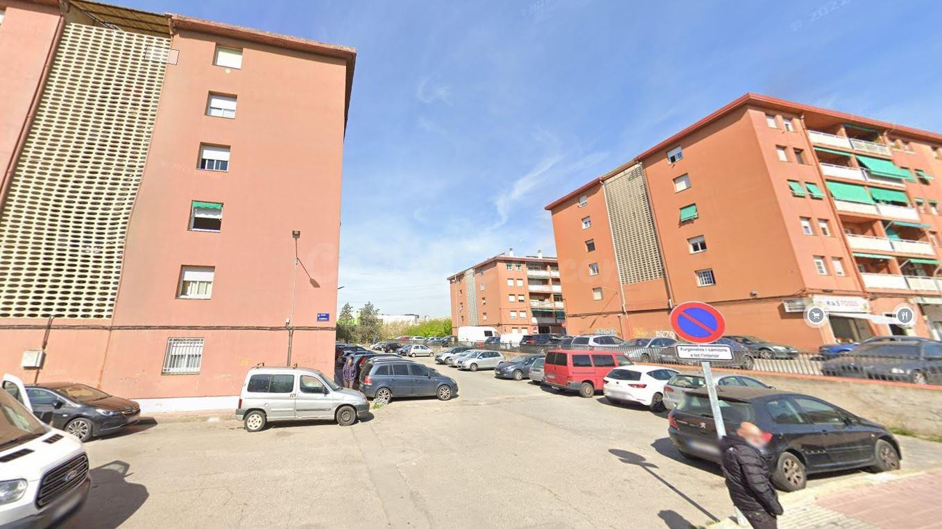 Se vende piso OKUPADO en Calle América 15 de Terrassa (Barce