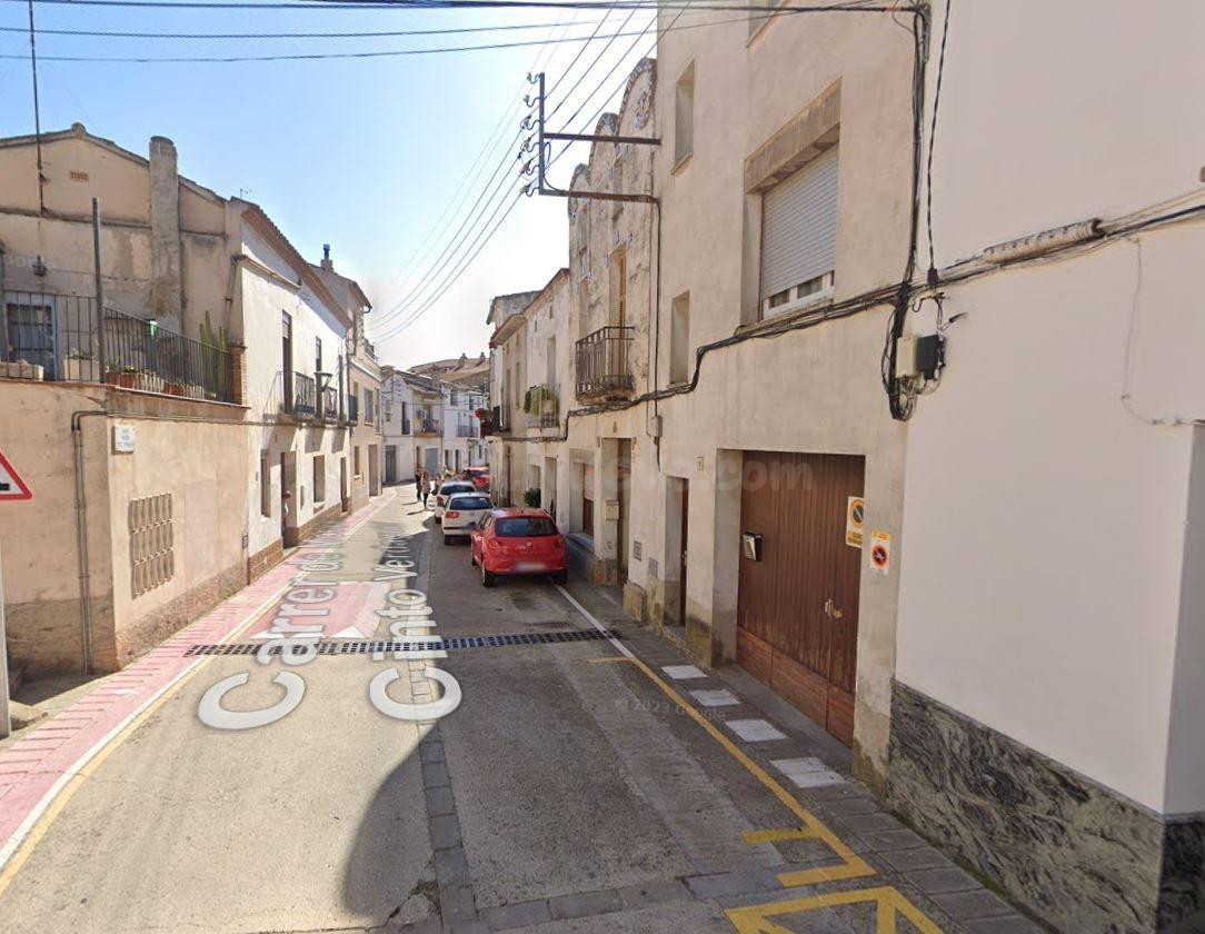 Se vende casa OKUPADA en Sant Llorenç d'Hortons (Barcelona)