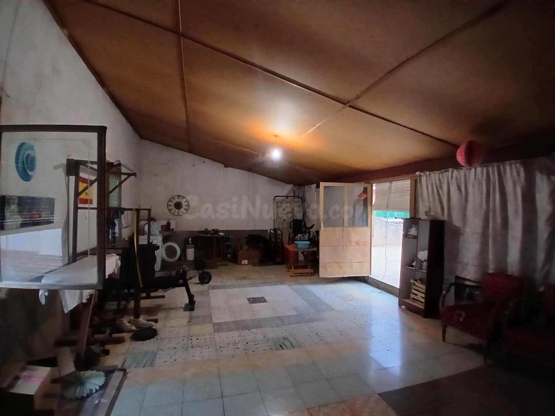 ¡ GRAN CASA DE DOS PLANTAS EN ASPE ! - foto 4