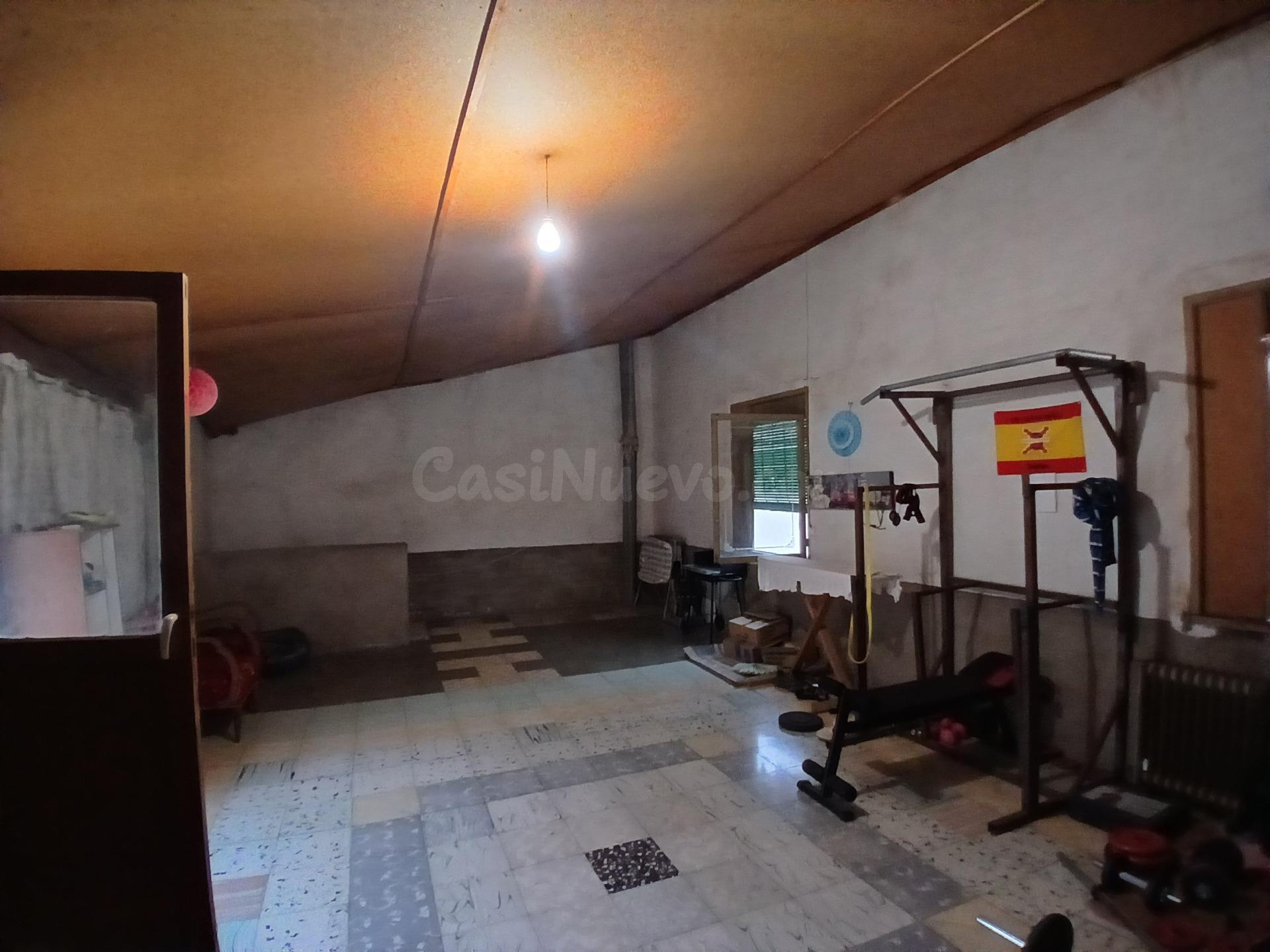 ¡ GRAN CASA DE DOS PLANTAS EN ASPE ! - foto 5