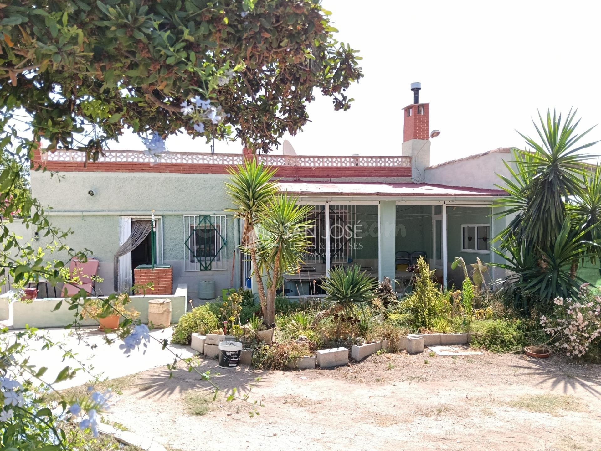SE VENDE CHALET CON CASA DE INVITADOS PARA ENTRAR A VIVIR EN
