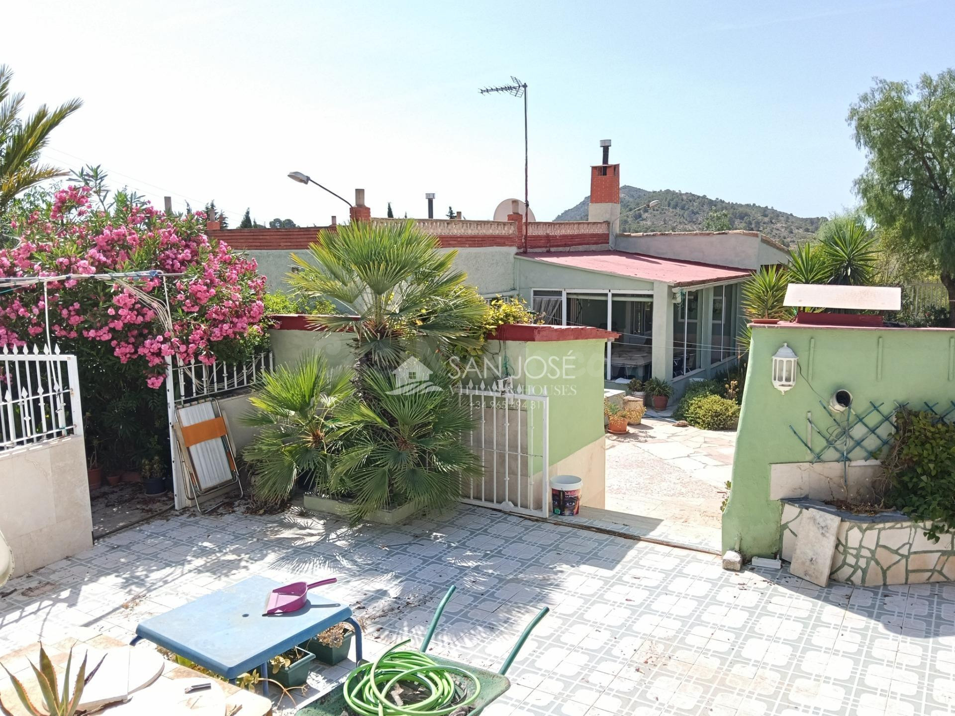 SE VENDE CHALET CON CASA DE INVITADOS PARA ENTRAR A VIVIR EN - foto 3