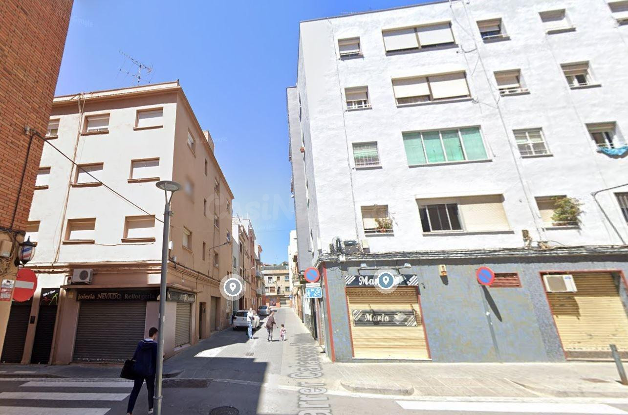 Se vende piso OKUPADO en Mataró (Barcelona).