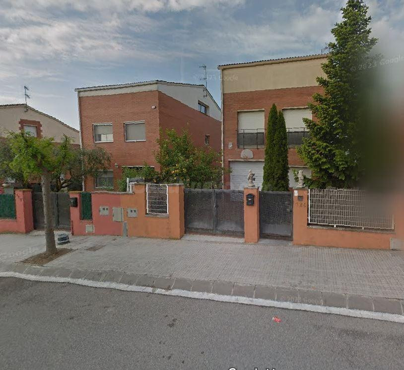 Se vende casa OKUPADA en Calle Catalunya 125 de La Granada ( - foto 3