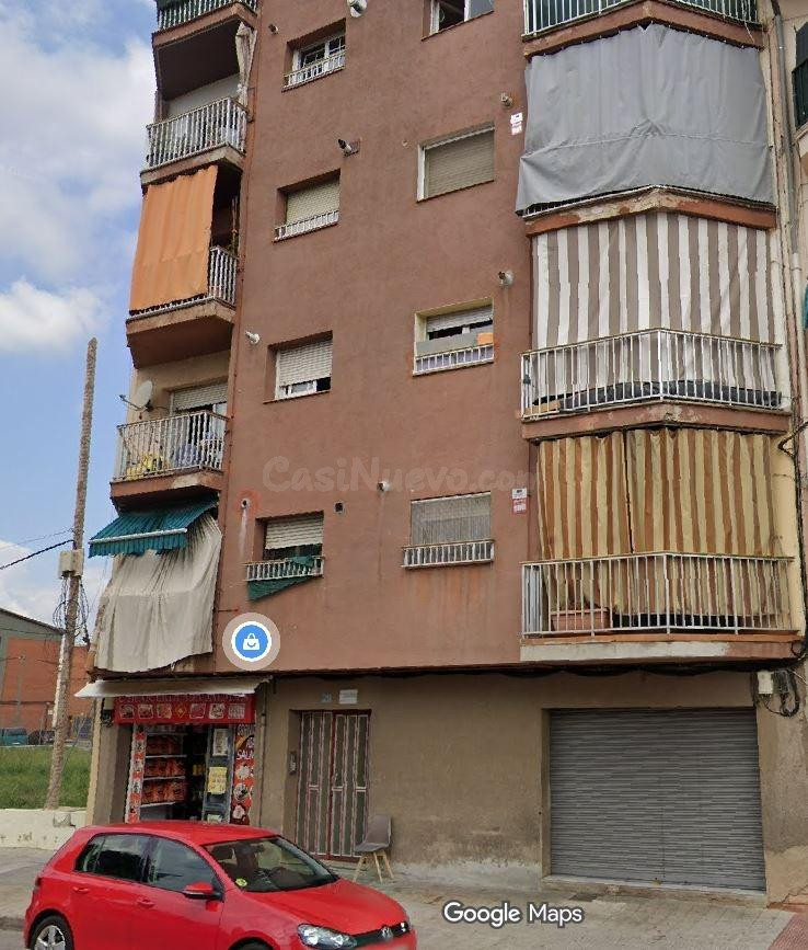 Se vende piso OKUPADO en Mossèn Aulet de Manlleu, Barcelona. - foto 2