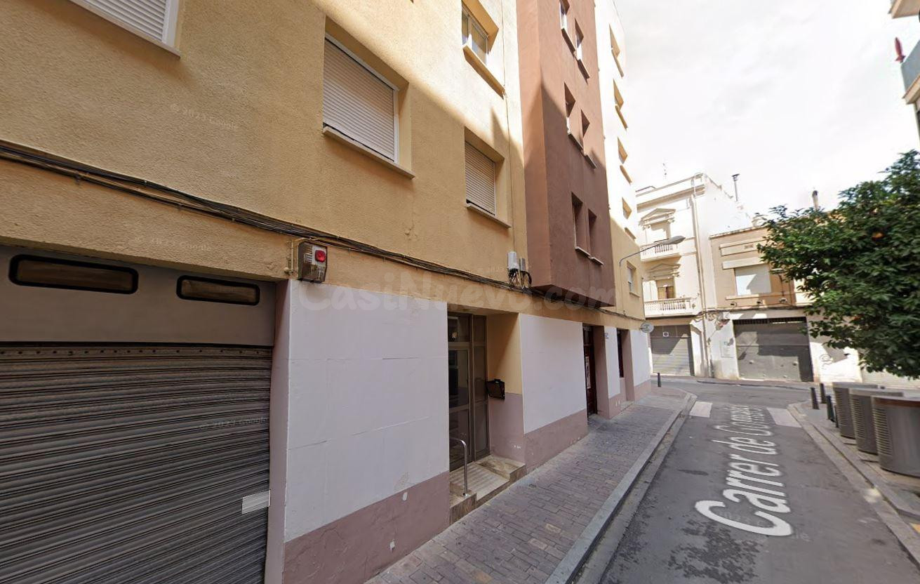 Se vende piso OKUPA en Reus (Tarragona) - foto 2