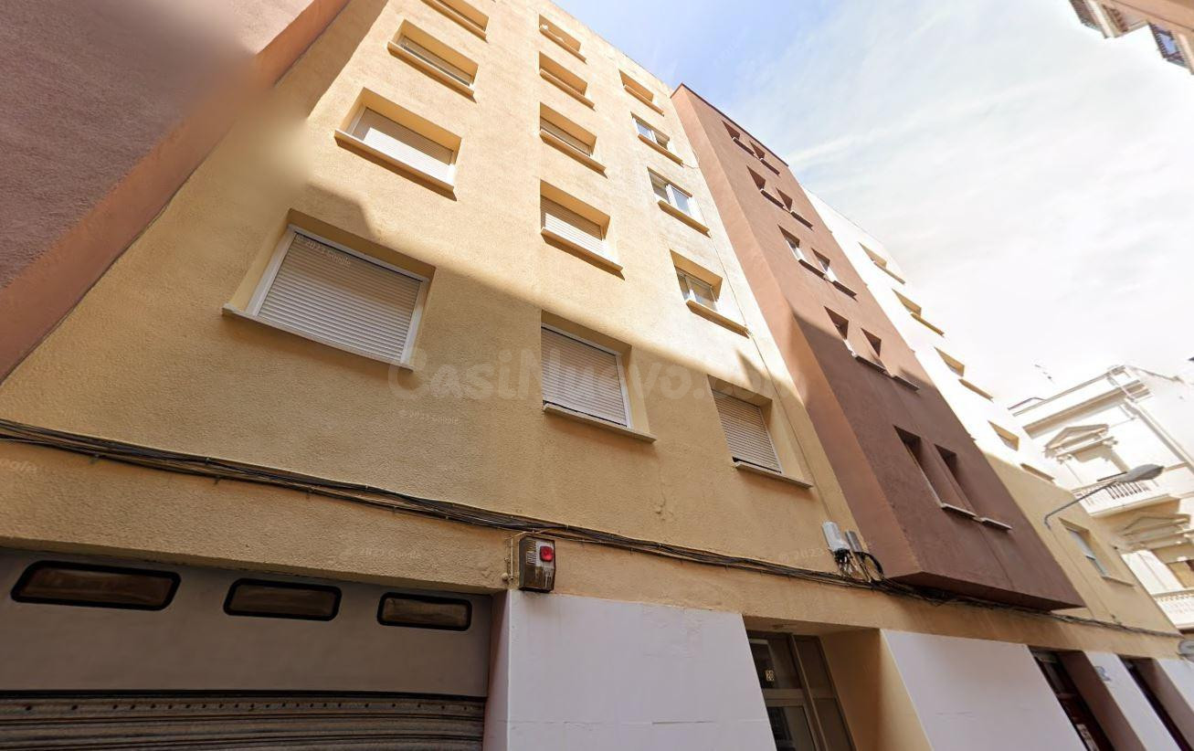 Se vende piso OKUPA en Reus (Tarragona) - foto 3