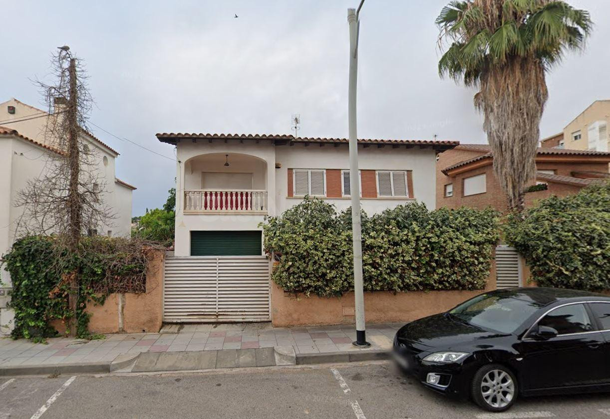 Se vende casa independiente OKUPA en El Vendrell (Tarragona) - foto 2