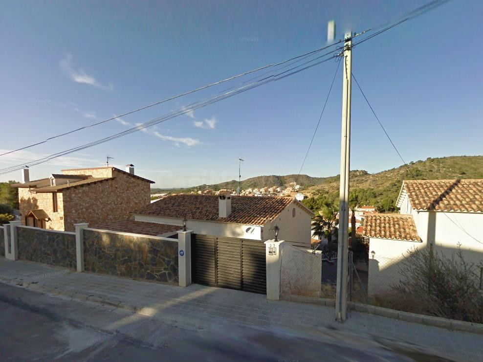 Se vende piso OKUPA en Gaudí de Roda de Barà (Tarragona) - foto 3