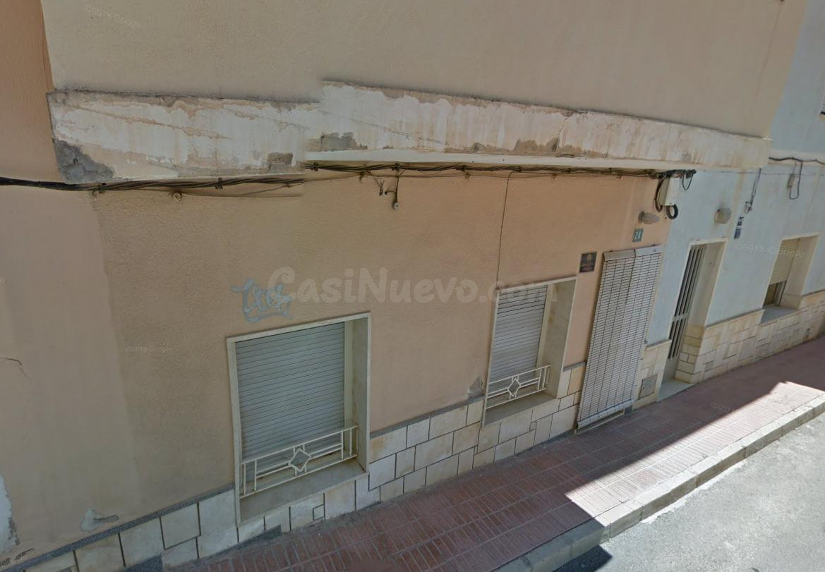 Se vende casa OKUPA en Monóvar (Castellón).
