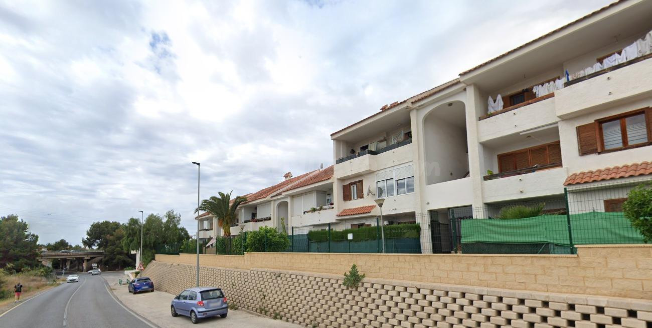 Se vende casa adosada OKUPA en l'Alfàs del Pi (Alicante). - foto 2