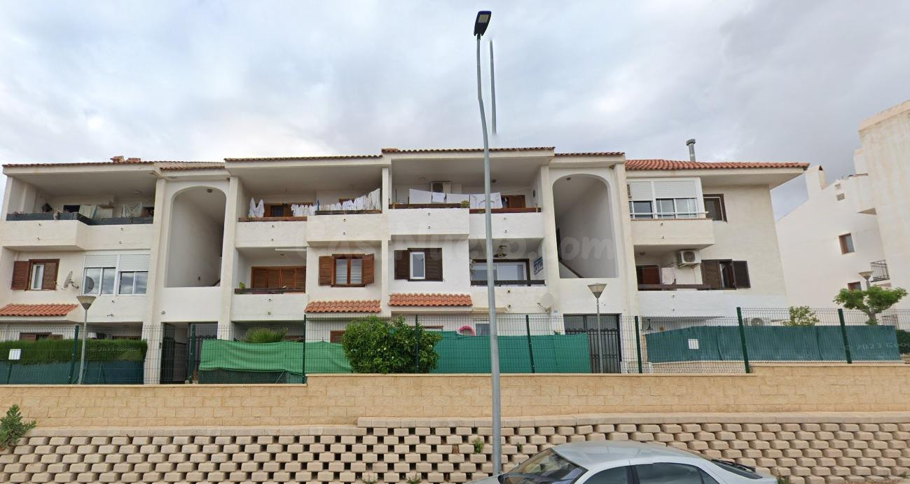 Se vende casa adosada OKUPA en l'Alfàs del Pi (Alicante). - foto 3