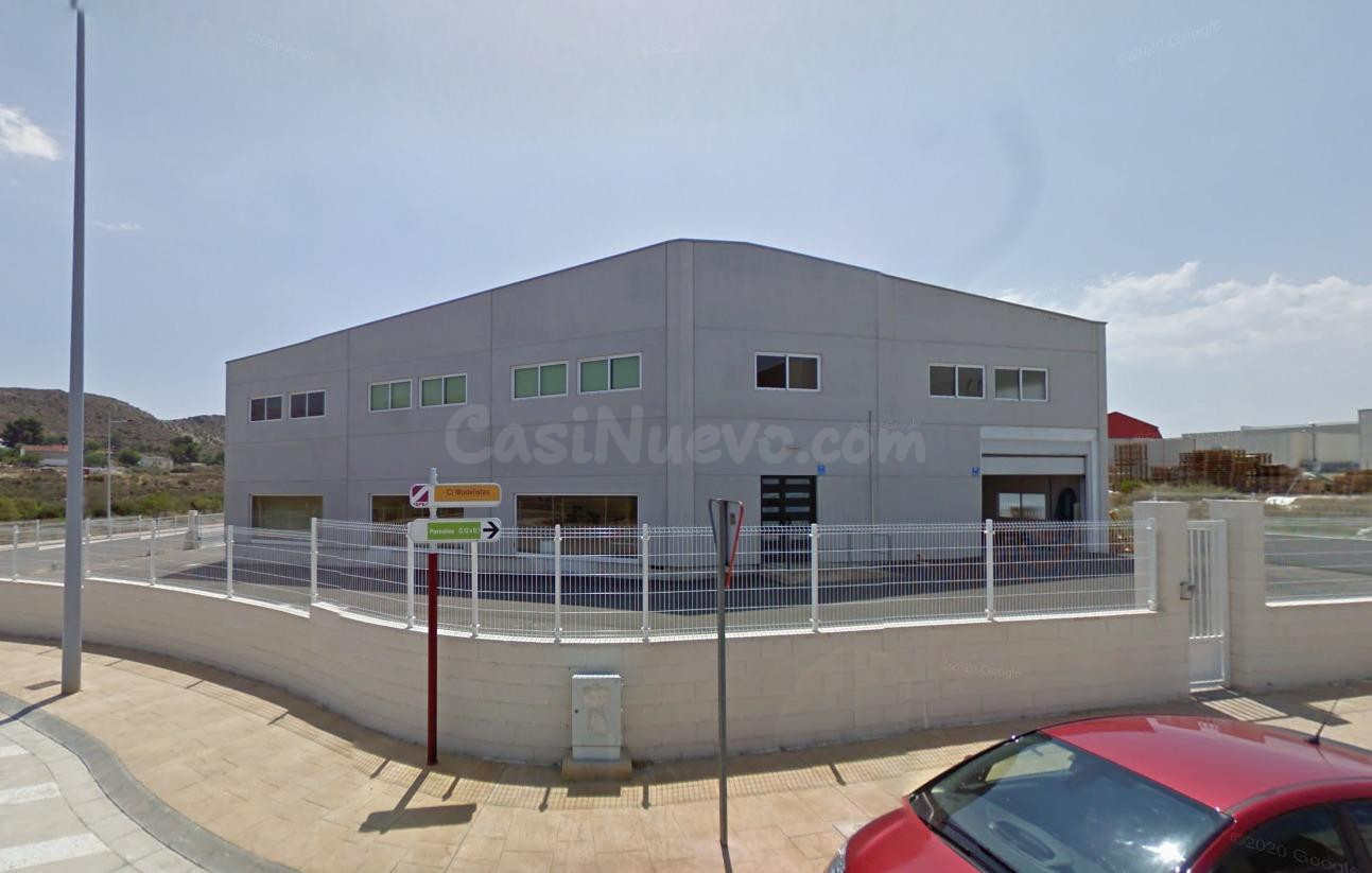 Se vende nave industrial OKUPADA en Elda (Alicante).