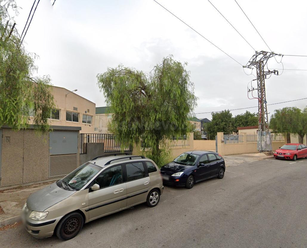Se vende nave industrial OKUPADA en Calle Alemania 117 de El - foto 2