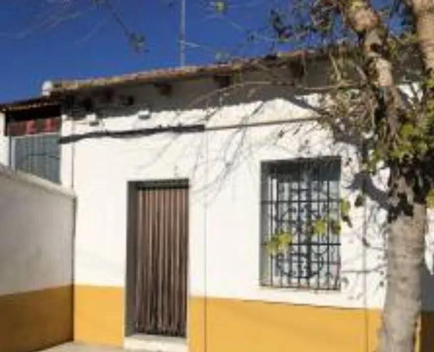 Se vende casa independiente OKUPA en Alberic (Valencia).