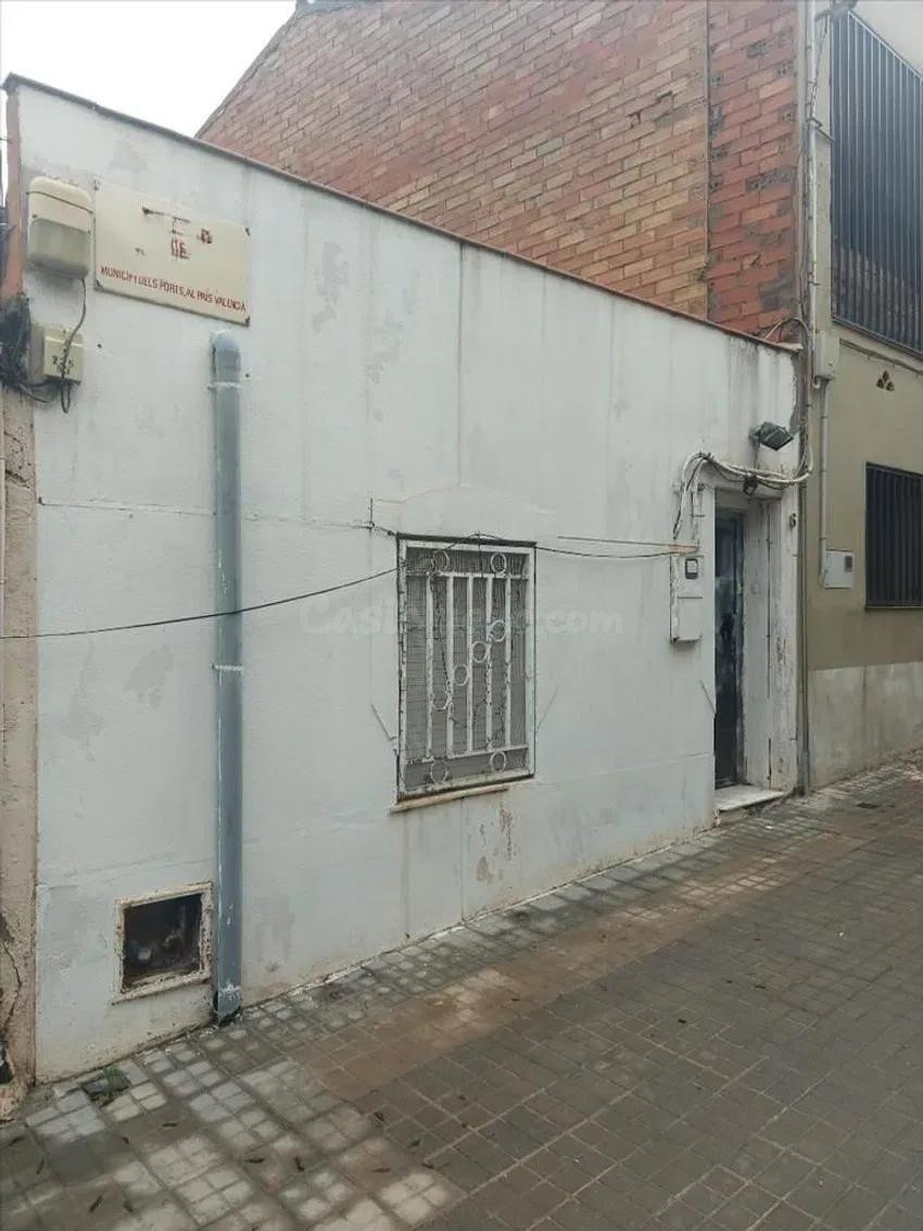 Se vende casa adosada OKUPA en Sabadell (Barcelona). - foto 2