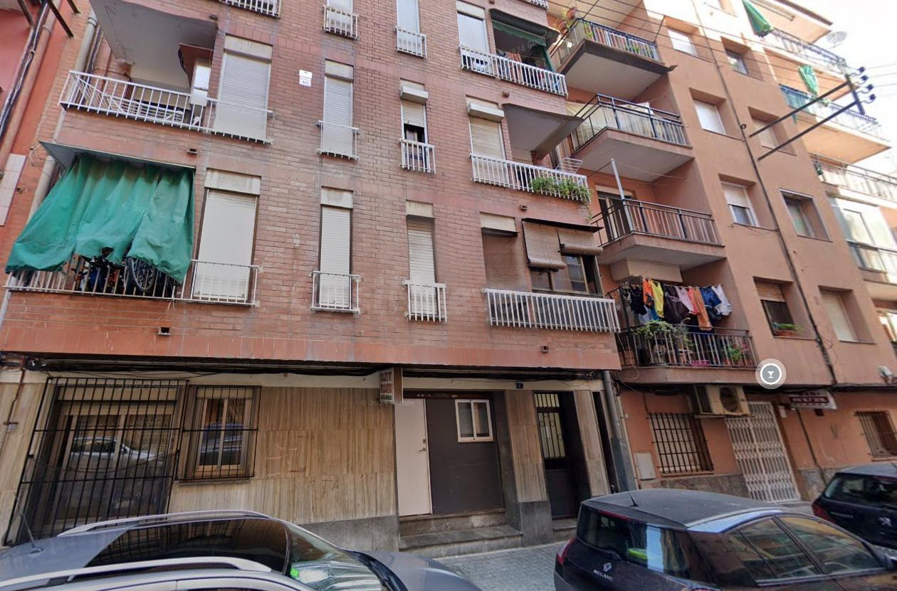 Se vende piso OKUPA en Canovelles (Barcelona). - foto 3