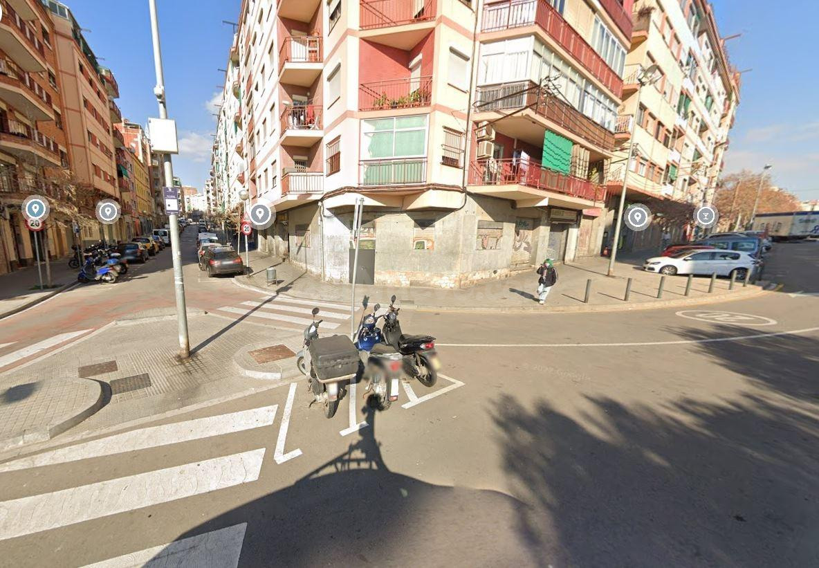 Se vende ático OKUPA en Hospitalet de Llobregat (Barcelona). - foto 2