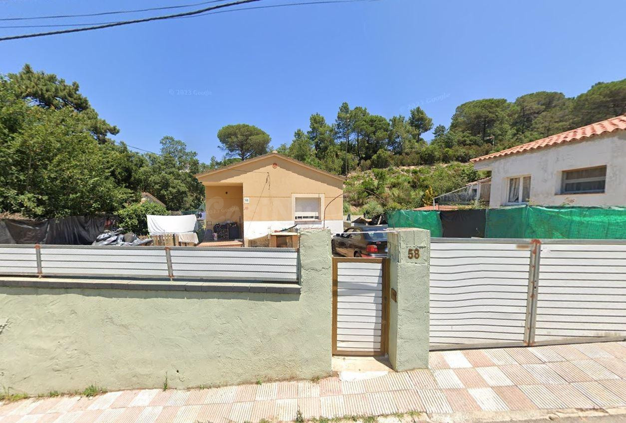 Se vende bungalow OKUPADO en Tordera Lloret de Mar (Girona)
