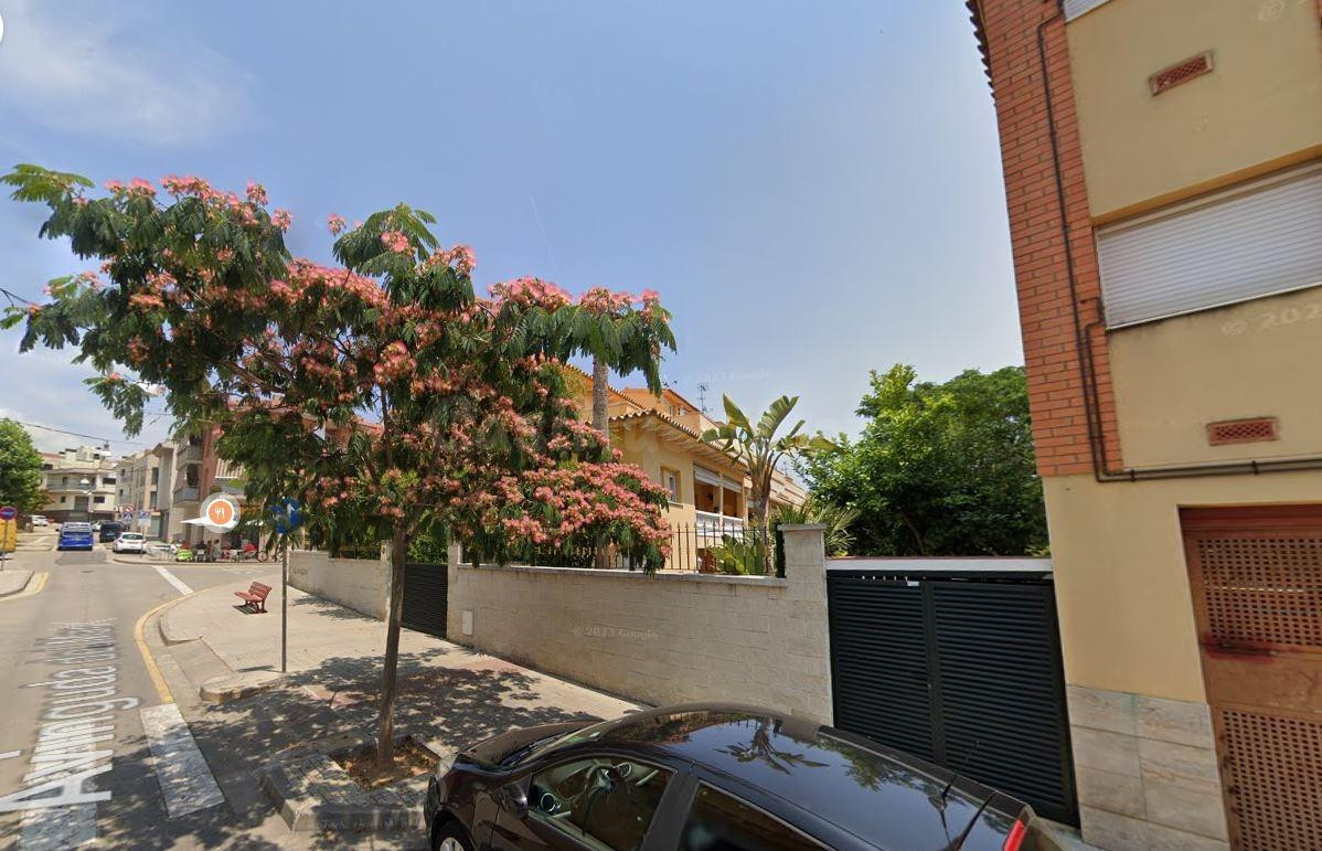 Se vende piso OKUPA en Palafolls (Barcelona). - foto 3