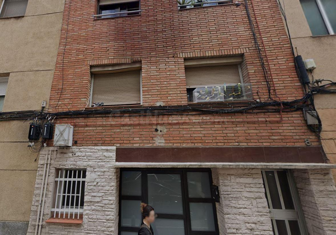 Se vende piso OKUPA en Santa Coloma de Gramenet (Barcelona). - foto 3