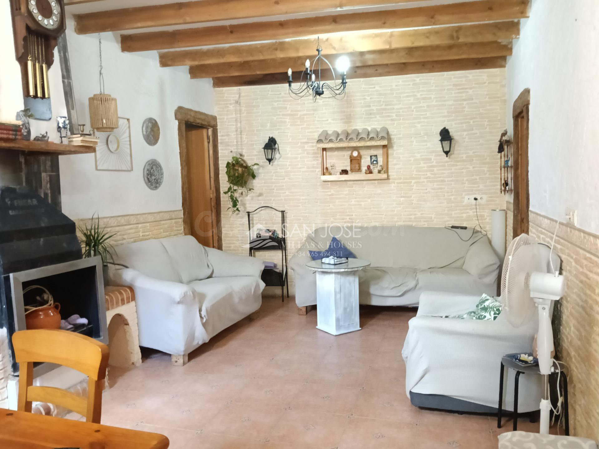 SE VENDE CASA PARA ENTRAR A VIVIR EN EL CENTRO DE ASPE - foto 3