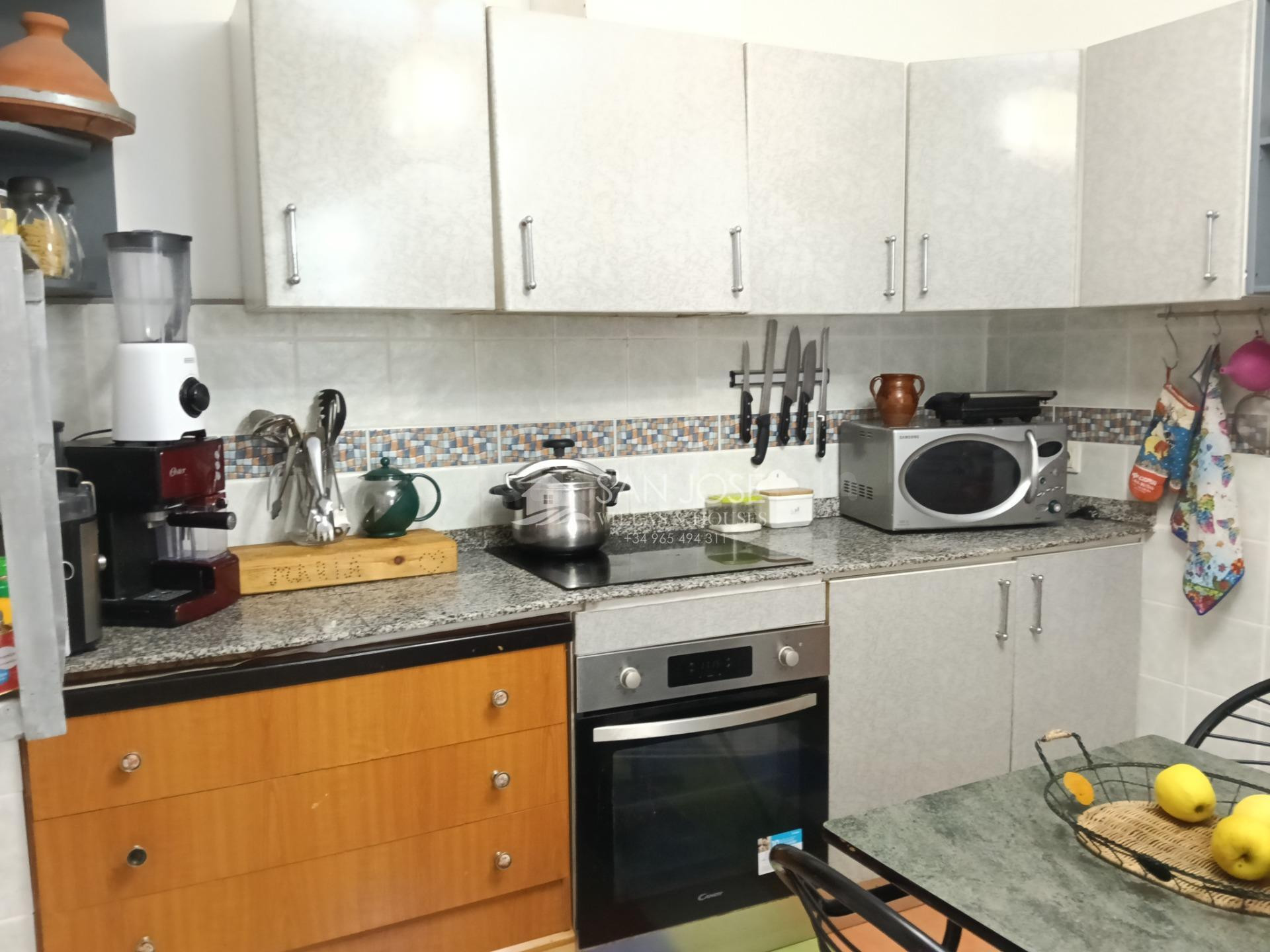 SE VENDE CASA PARA ENTRAR A VIVIR EN EL CENTRO DE ASPE - foto 4