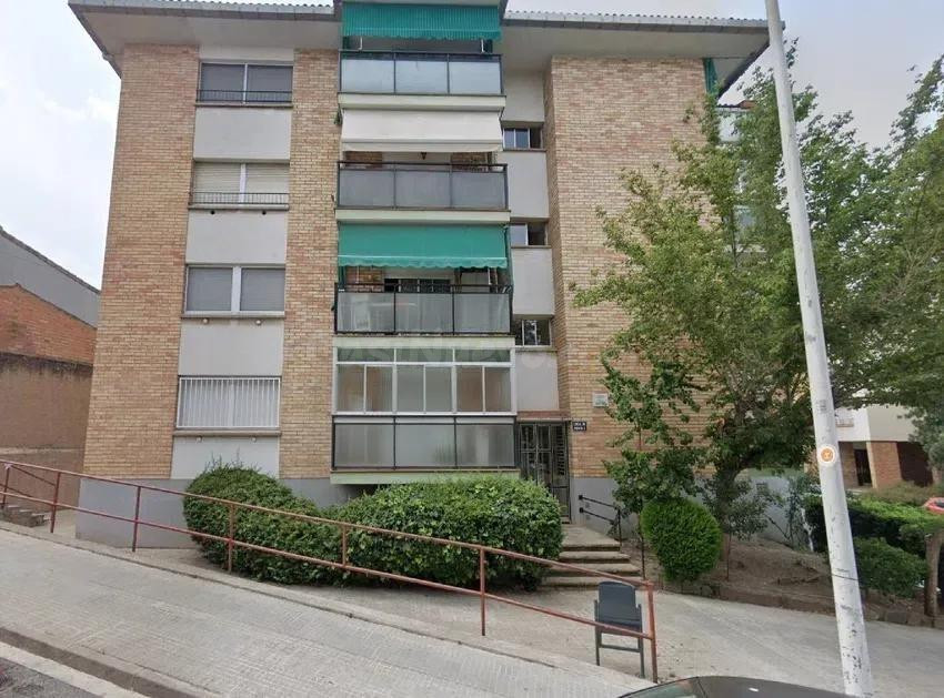 Se vende piso OKUPA en Manresa (Barcelona).